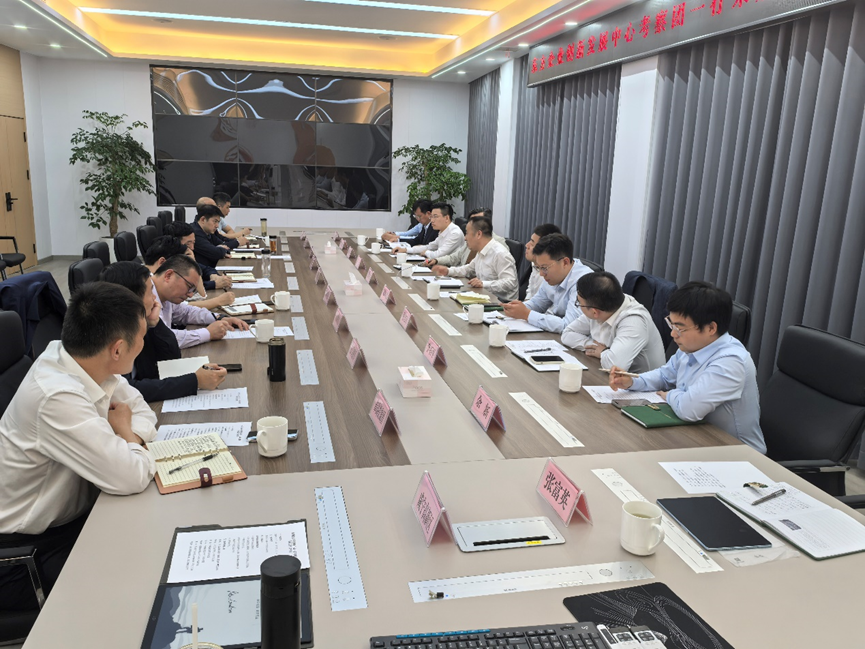 姜洪成与咸宁市市长杨军举行工作会晤