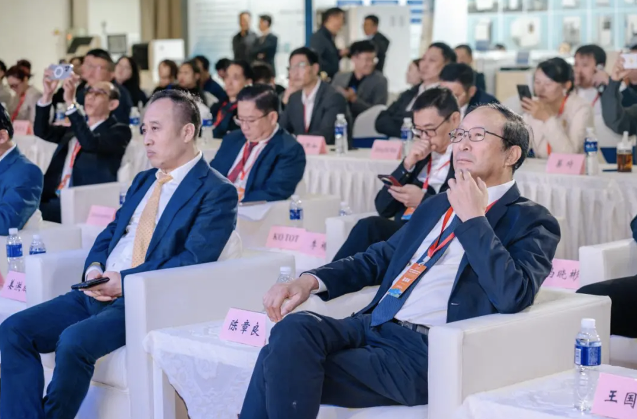 陈章良出席2025南亚东南亚医疗产业创新发展论坛并作主旨演讲 陈章良出席2025南亚东南亚医疗产业创新发展论坛并作主旨演讲